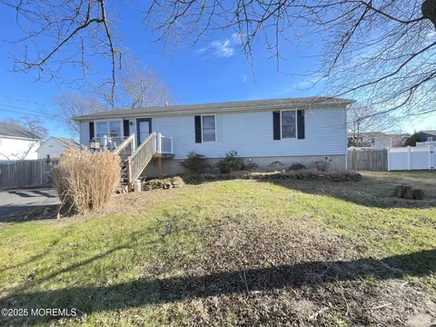 615 Monmouth Ave, Port Monmouth, NJ 07758