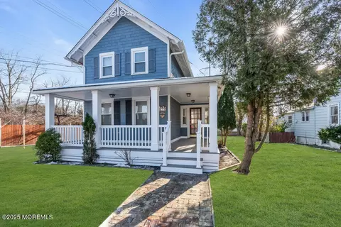 38 Taylor Pl, Eatontown, NJ 07724