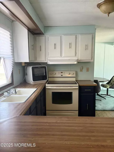Kitchen - 15 Eagle Rd, Jackson, NJ 08527 photo 1 of 3