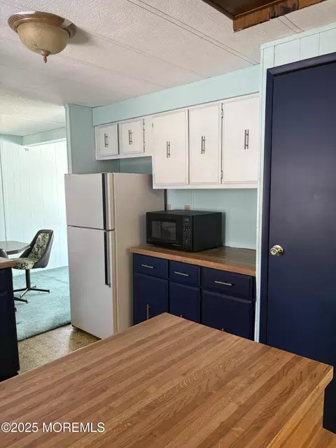 Kitchen - 15 Eagle Rd, Jackson, NJ 08527 photo 2 of 3