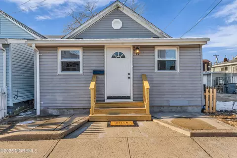 25 Twilight Ave, Keansburg, NJ 07734