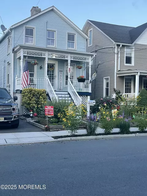 87 Church St, Keyport, NJ 07735