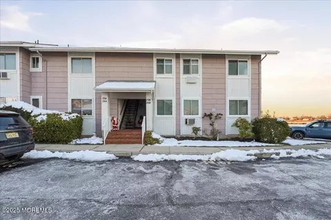 50 Valentine St #25B, Monmouth Beach, NJ 07750