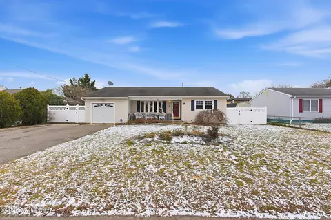 123 Oakwood Pl, Forked River, NJ 08731
