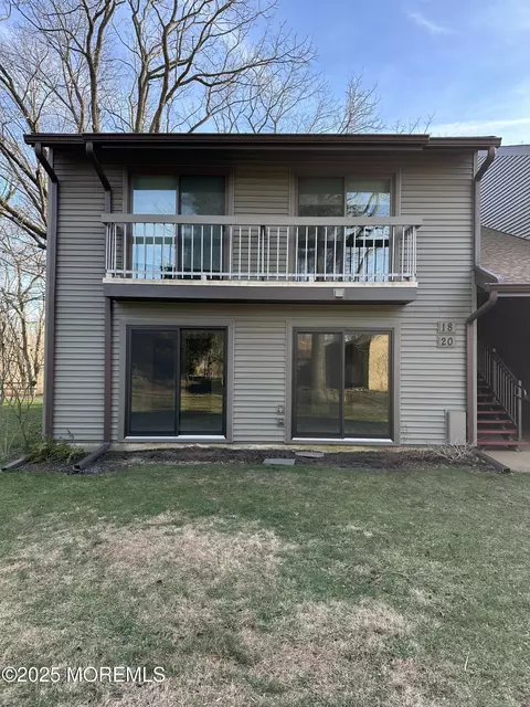 20 Danbury Ct, Red Bank, NJ 07701
