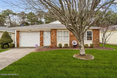 101 Meadowbrook Rd, Brick, NJ 08723