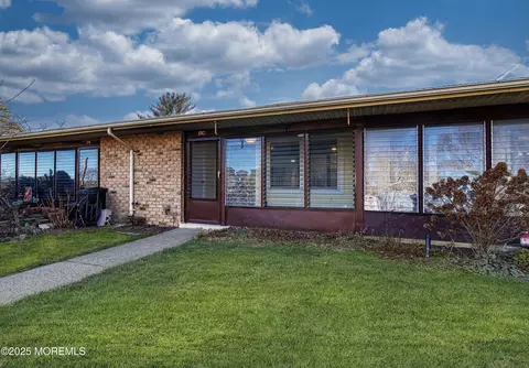 17 Sterling St # C, Manchester, NJ 08759