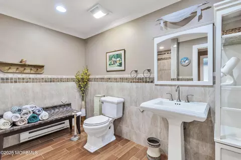 Bath - 721 Flagge Rd, Brick, NJ 08724 photo 1 of 5