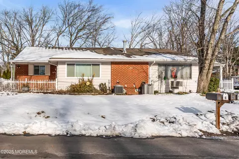 27 Cardinal St #B, Manchester, NJ 08759
