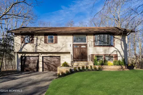 5 New Castle Ct, Jackson, NJ 08527