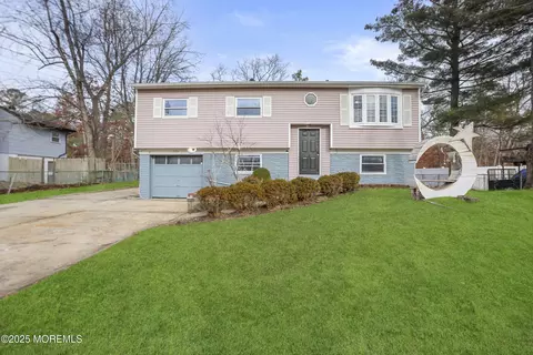 1184 Dell St, Toms River, NJ 08755