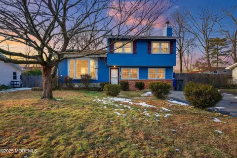 19 Oak Ridge Pkwy, Toms River, NJ 08755