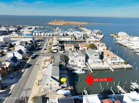 409 3rd St, Beach Haven, NJ 08008