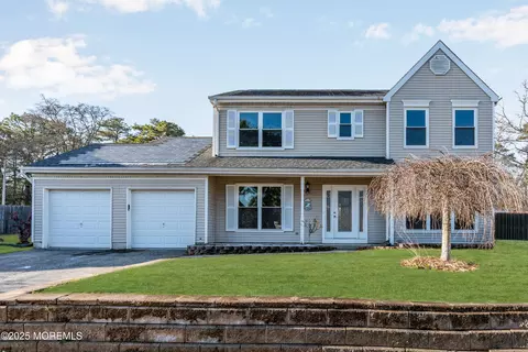 5 Buxton Ct, Barnegat, NJ 08005