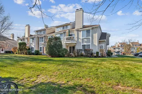 36 Farnham Sq, Parlin, NJ 08859