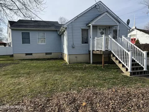 45 Bayview St, Cliffwood, NJ 07721