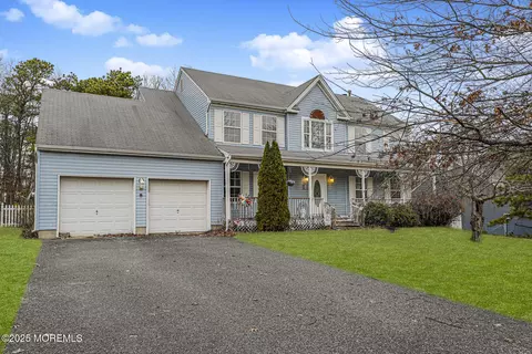 7 Willowtree Ct, Barnegat, NJ 08005