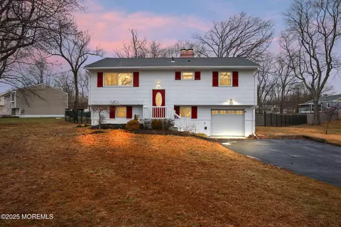 134 Darien Rd, Howell, NJ 07731