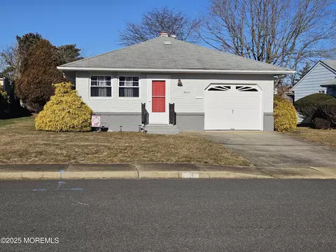 11 Margarita St, Toms River, NJ 08757