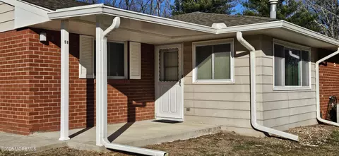 5 B Swallow St, Manchester, NJ 08759