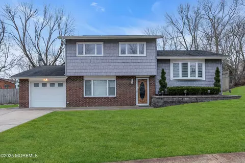 3 Arkansas Dr, Jackson, NJ 08527