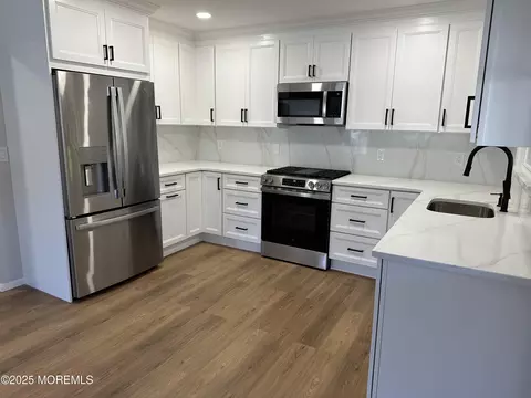 4 Winthrop Pl # B, Whiting, NJ 08759