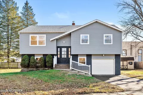 16 Montclair Ave, Tinton Falls, NJ 07753