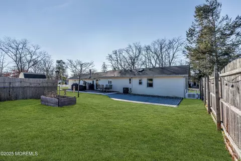 Exterior - 520 Windsor St, Forked River, NJ 08731 photo 8 of 9