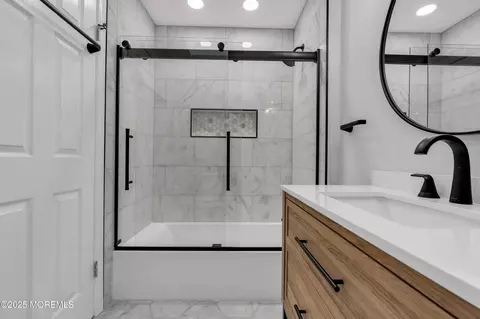 Bath - 520 Windsor St, Forked River, NJ 08731 photo 1 of 5