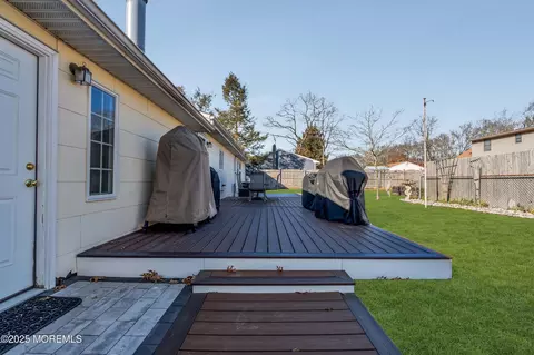 Exterior - 520 Windsor St, Forked River, NJ 08731 photo 3 of 9
