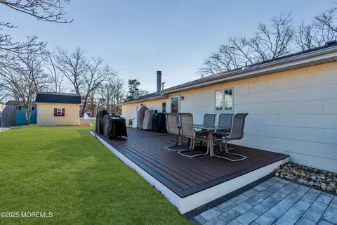 Exterior - 520 Windsor St, Forked River, NJ 08731 photo 7 of 9