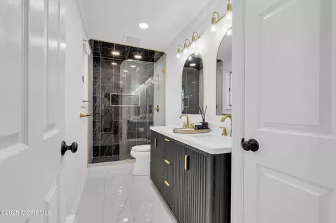 Bath - 520 Windsor St, Forked River, NJ 08731 photo 3 of 5