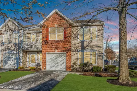 81 Wood Duck Ct, Freehold, NJ 07728