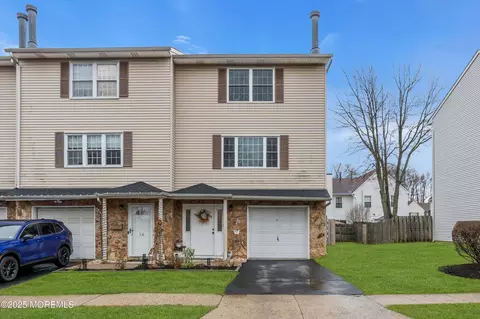 13 Dutch Ln, Hazlet, NJ 07730