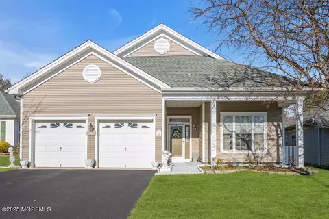 26 Gardenways Ct, Lakewood, NJ 08701