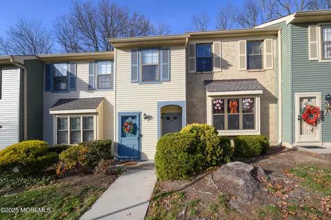 224 Perth Hill Ct, Aberdeen, NJ 07747