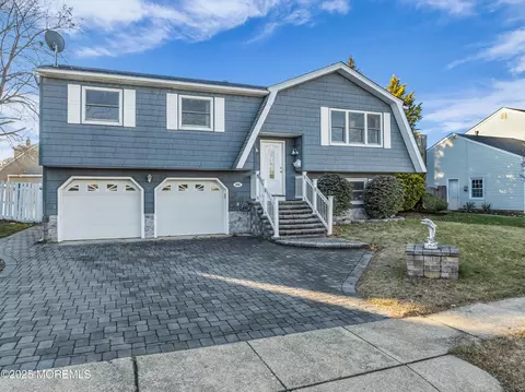 805 Hastings Ln, Point Pleasant, NJ 08742