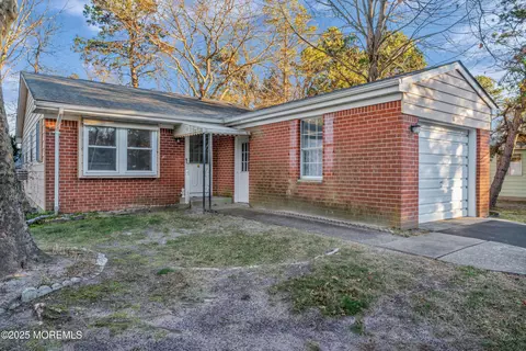16 Musket Ln, Manchester, NJ 08759