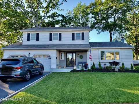 42 S Heathcote Ave, Edison, NJ 08817
