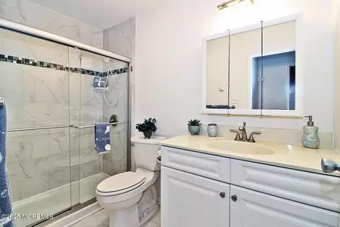 Bath - 5 Valley Stream Dr #B, Whiting, NJ 08759 photo 1 of 4