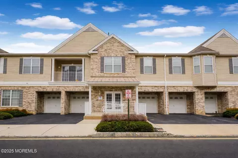 108 Picadilly Dr #108, Morganville, NJ 07751