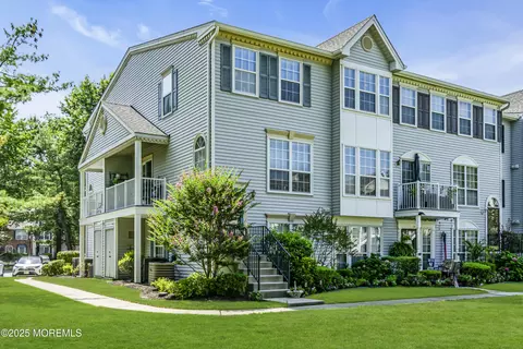 89 Chambord Ct, Hamilton, NJ 08619