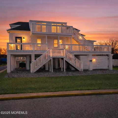 52 Washington Ave, Highlands, NJ 07732