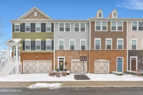 153 Waypoint Dr, Eatontown, NJ 07724