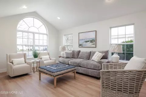 2425 Woodbine Ln, Toms River, NJ 08755
