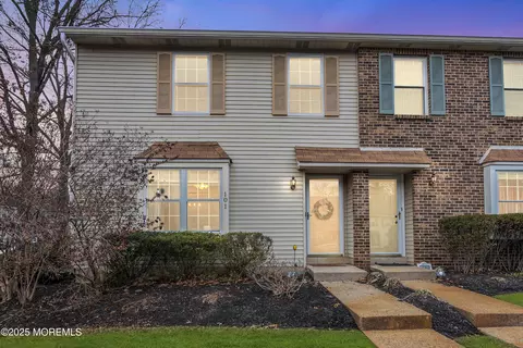 101 Camber Ln, Mount Laurel, NJ 08054