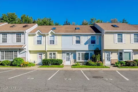 73 Rita Ln, Jackson, NJ 08527