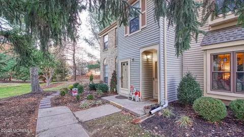 78 Wyndham Pl #129, Robbinsville, NJ 08691
