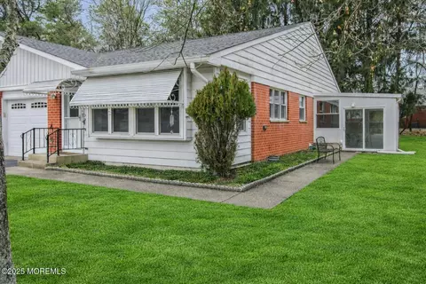 988 B Constitution Blvd, Whiting, NJ 08759
