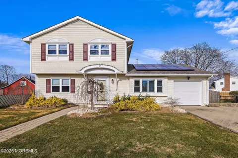 16 Galway Dr, Hazlet, NJ 07730